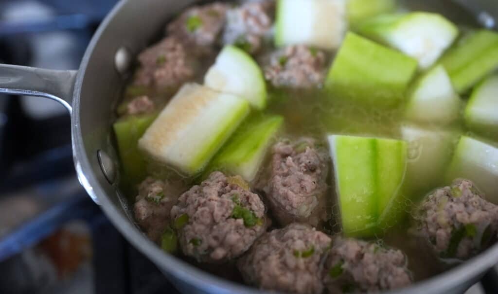 Boiling Winter Melon and Pork Meatballs
