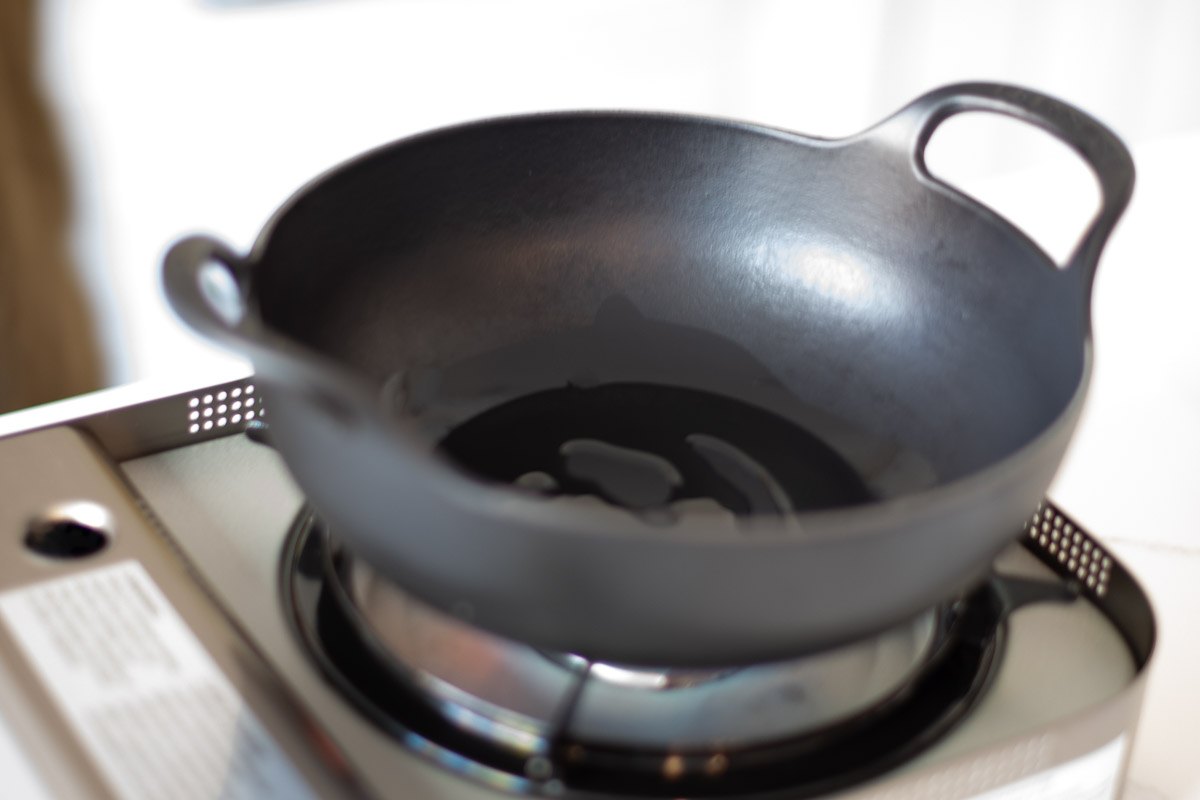 Oil in medium sized wok